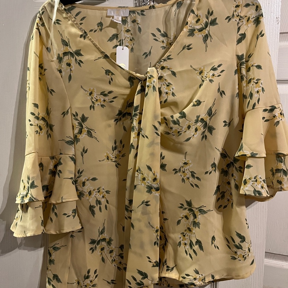 Charming Charlie’s Yellow Floral Top w half sleeves (NWT)